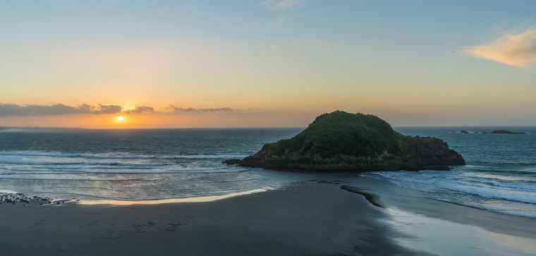 Sunset over the islands off the New Plymouth coast